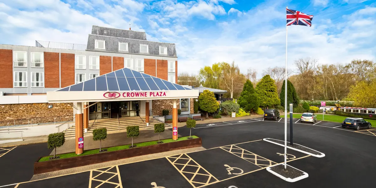 The entrance to Crowne Plaza Stratford, with the car park in front of it